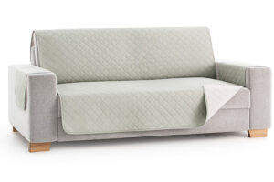 Bankbeschermer Duo omkeerbare microvezel in saliegroen en ivoor op bankhoes.